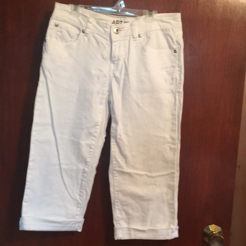 Apt 9 White denim capris